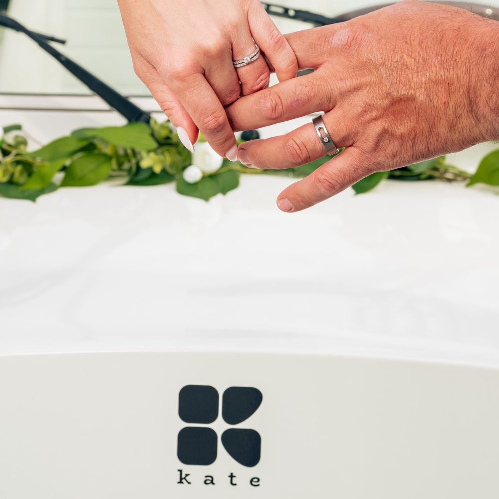 Détail des alliances de mariage sur Mini Moke KATE